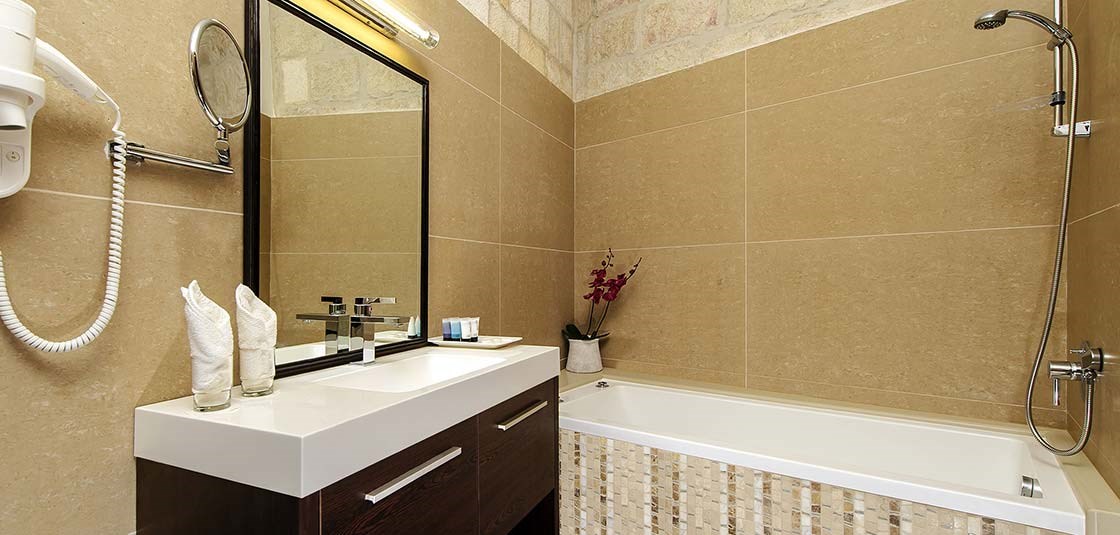 Spharadic Hotel - Bathroom